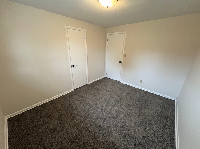 Building Photo - 302 Spring Mill Rd