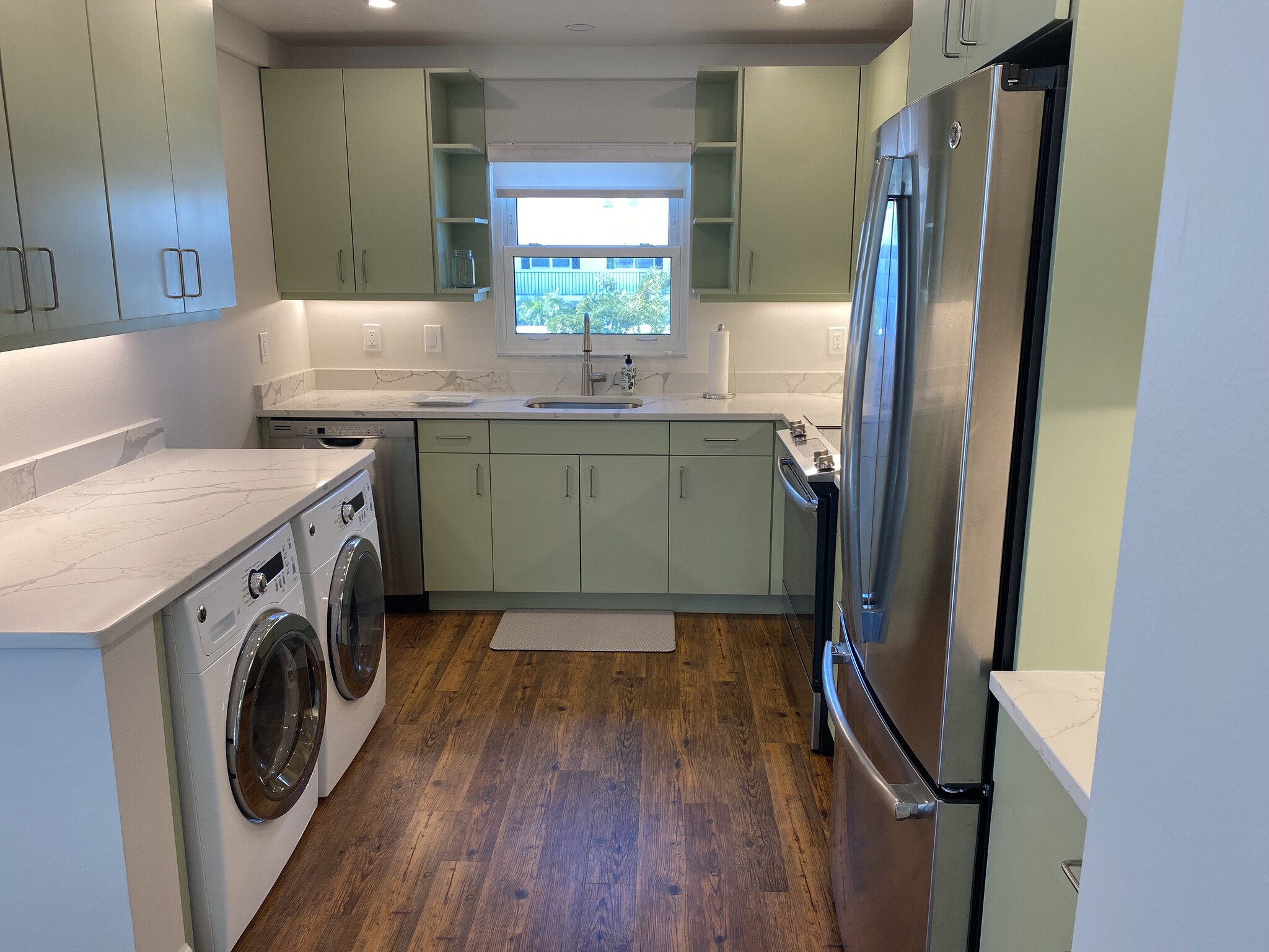 Building Photo - 4863 Independence Dr