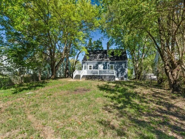 Building Photo - Cape Cod Style 3 Bedroom Home - Newly Remodeled All Throughout!