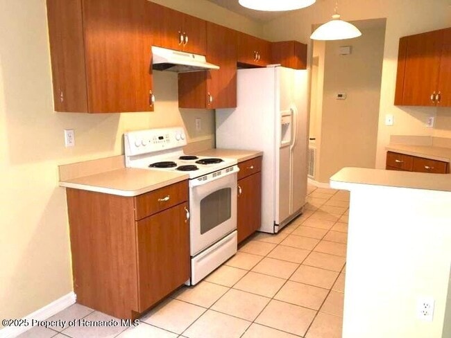 Building Photo - 9287 Spring Hill Dr