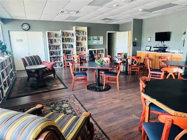 Building Photo - 3941 Atrium Dr