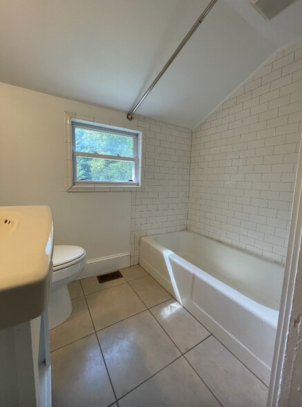 Building Photo - 22 Pelzer St