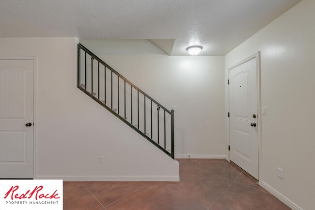 Building Photo - DOG-FRIENDLY 3 Bedroom Townhome with INTER...