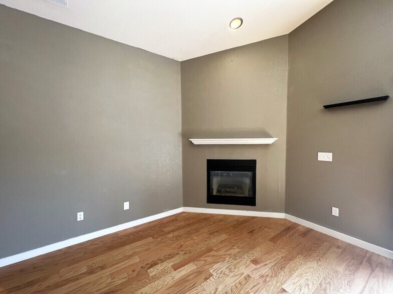 Building Photo - 3098 S Cadet Ln
