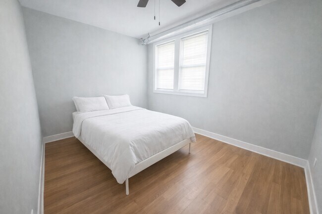 Building Photo - 3155 W Augusta Blvd