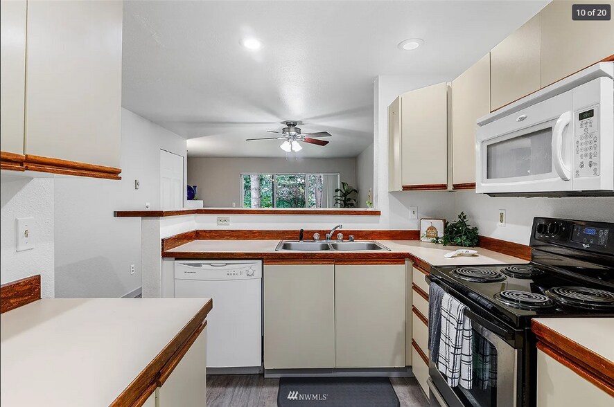 Building Photo - 2100 S 336th St