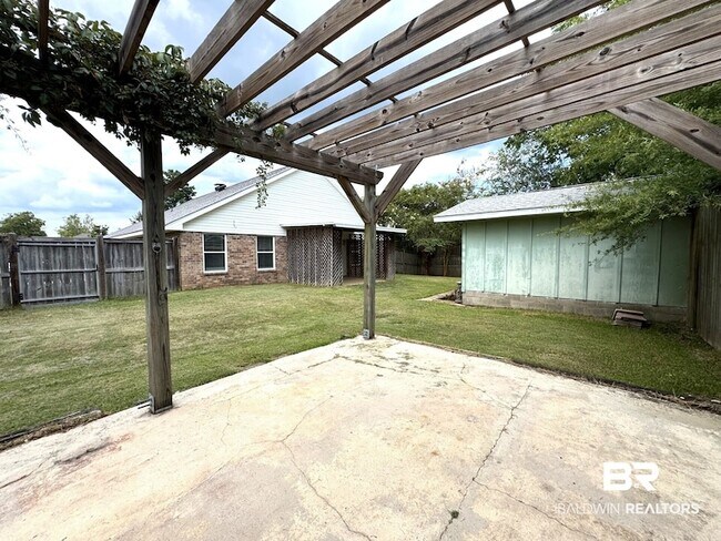 Building Photo - 9964 Hollowbrook Ave