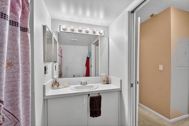 Building Photo - 1733 Village Blvd