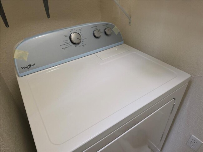 Building Photo - 4102 Central Sarasota Pkwy