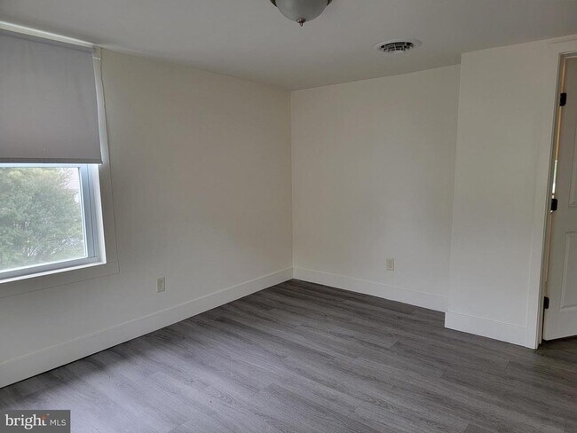 Building Photo - 133 Alice Ann St