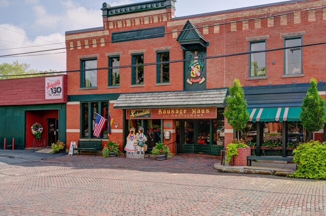 Building Photo - 828 City Park Ave