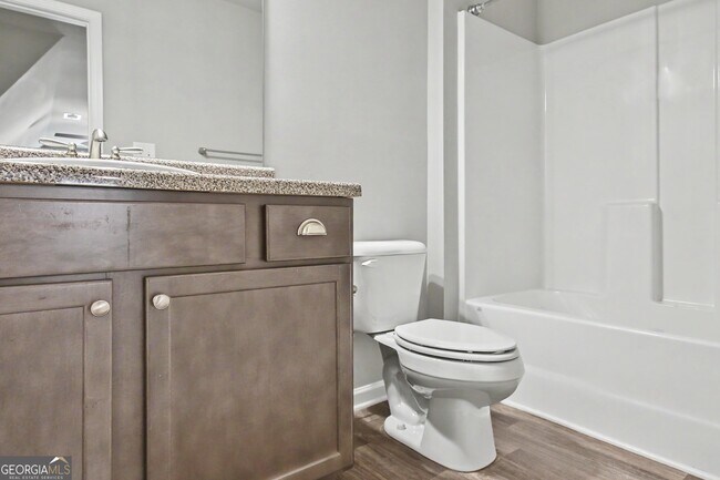 Building Photo - 270 S Ridge