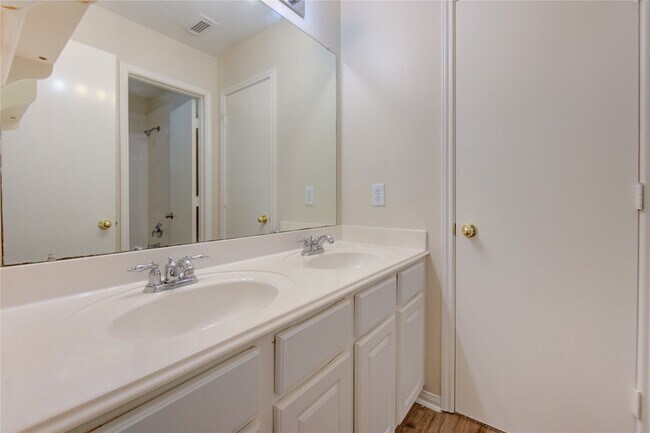 Building Photo - 3719 Cane Lake Dr