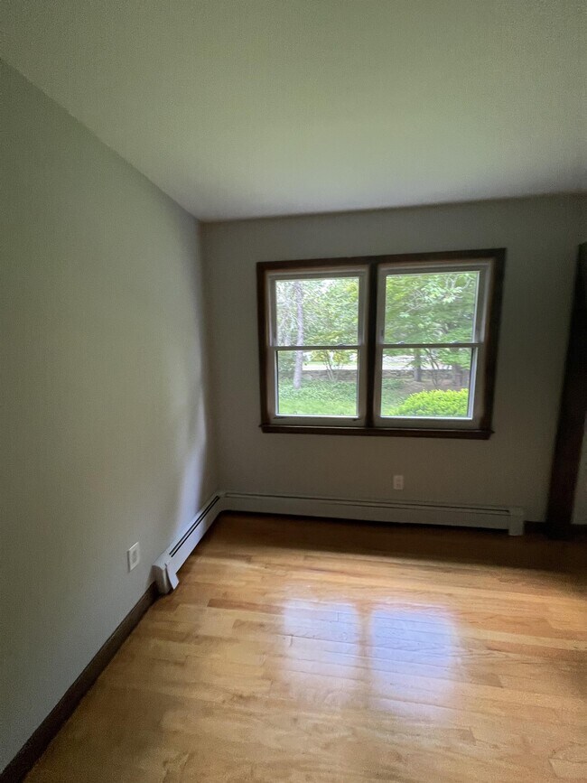 Building Photo - 1040 Daniels Farm Rd