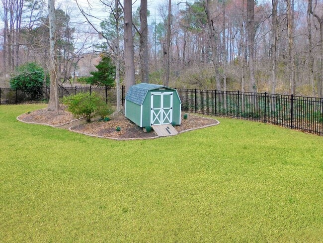 Building Photo - 1332 Redwood Cir