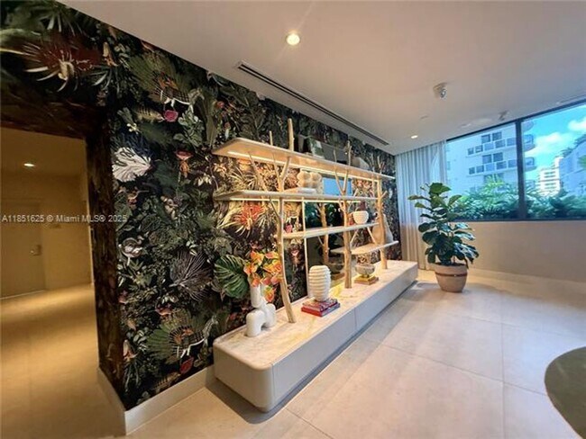 Building Photo - 700 NE 24th St