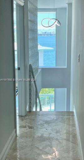 Building Photo - 2000 Bay Dr