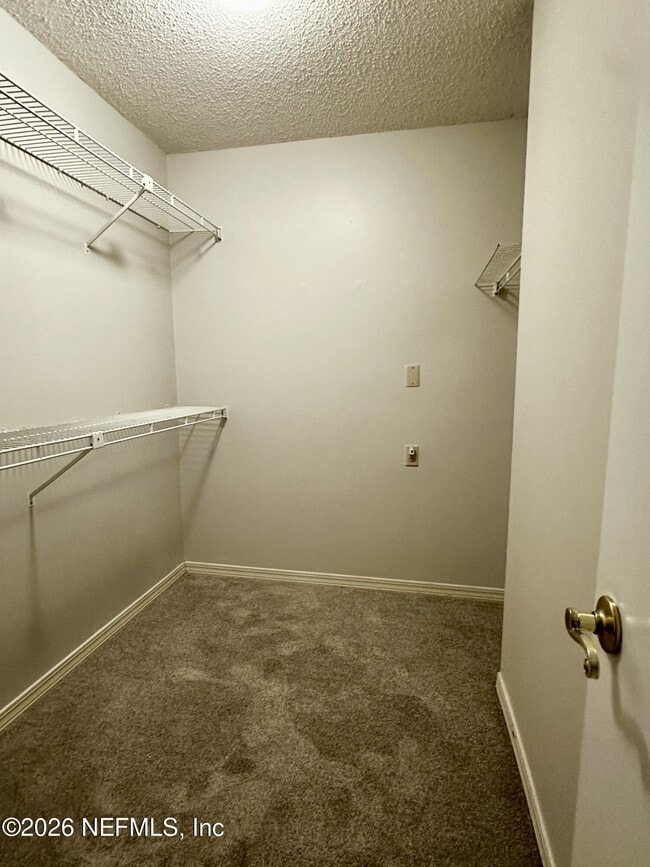 Building Photo - 2245 Brentfield Rd W