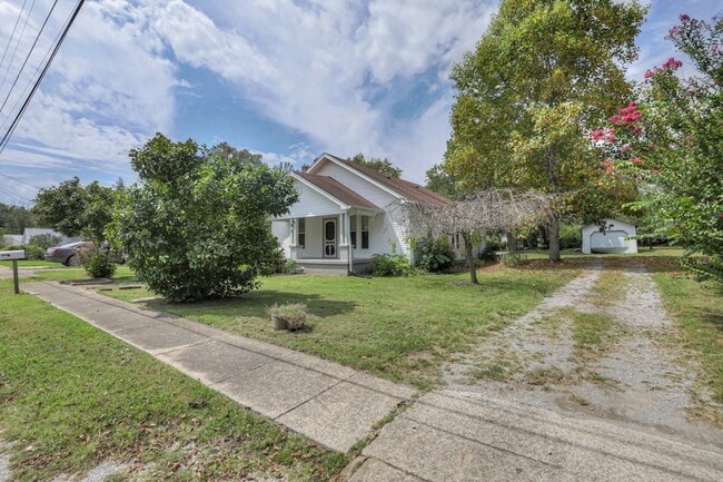 Building Photo - 308 Elm Ave
