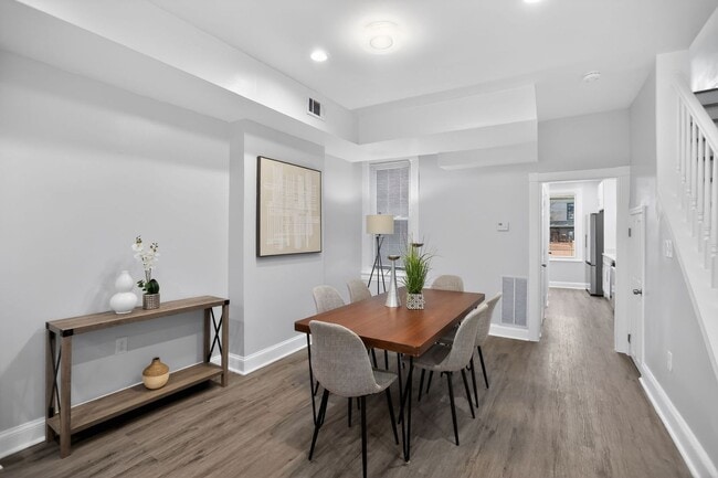Building Photo - wonderful 3BR 1.5 Bath in the H st Corridor