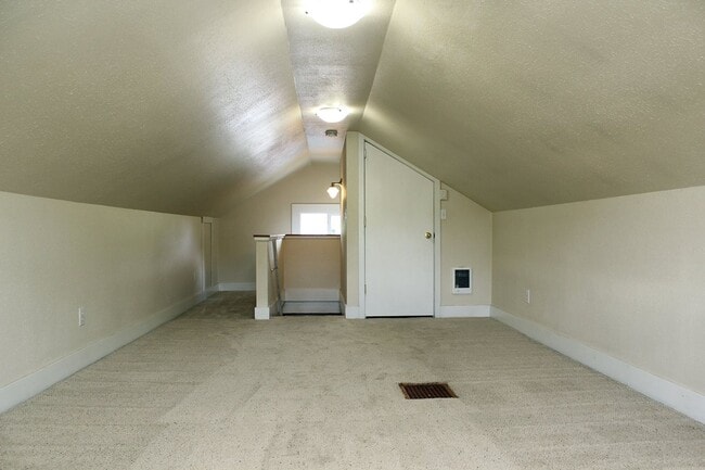 Building Photo - 2257 SE 43rd Ave
