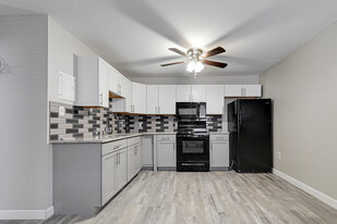 Building Photo - Brand-New 2 Bedroom - Newly Renovated, Rea...