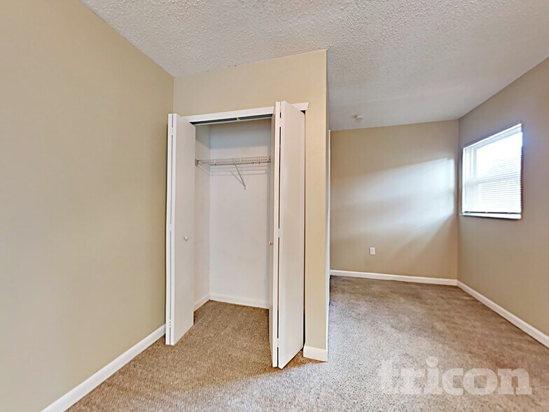 Building Photo - 1218 Windsor Cir