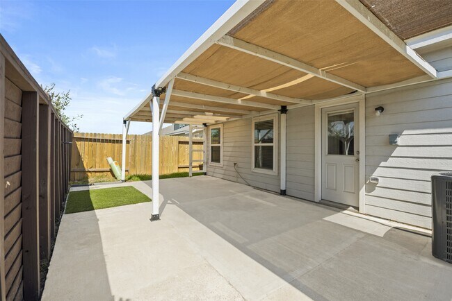 Building Photo - 11430 Amber Plns Dr
