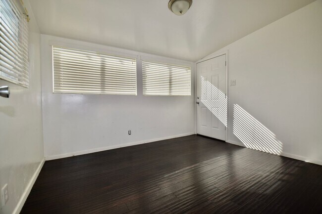 Building Photo - Cute 3 bedroom 2 bath Mesa home!