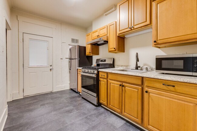 Building Photo - 609 E Warrington Ave