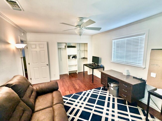 Building Photo - 1702 Royal Hill Dr