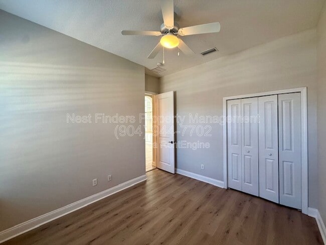 Building Photo - 628 Town Plaza Ave