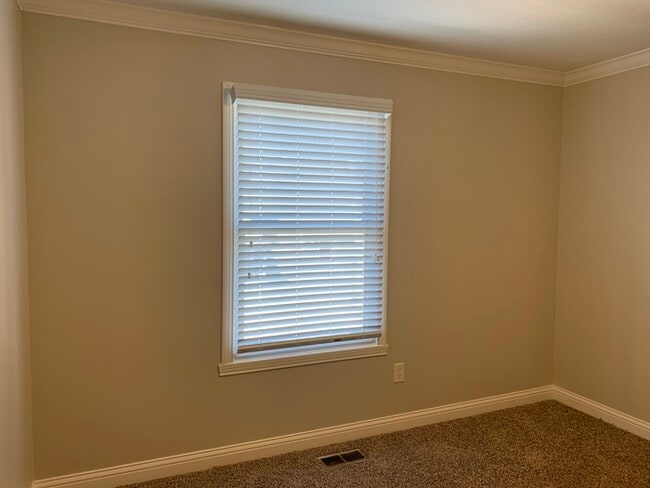 Building Photo - Awesome Carriage House in Chatham Arch!