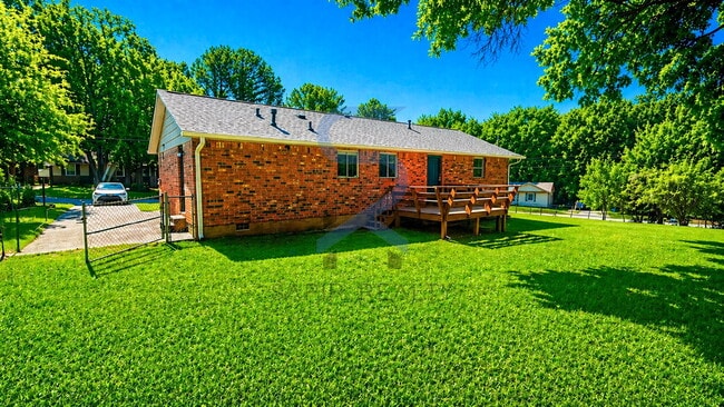 Building Photo - 120 Dixboro Dr