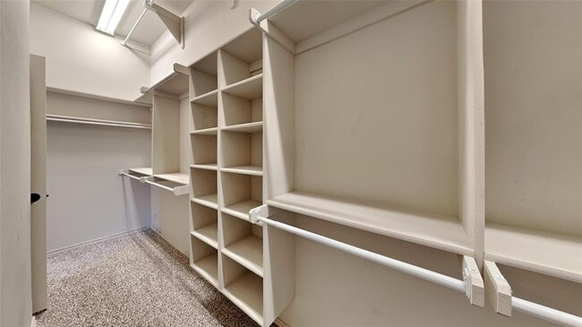 Building Photo - 6520 Bentwood Dr