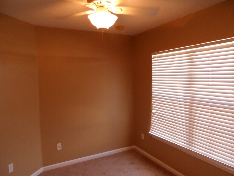 Building Photo - 979 Steeple Chase Ln