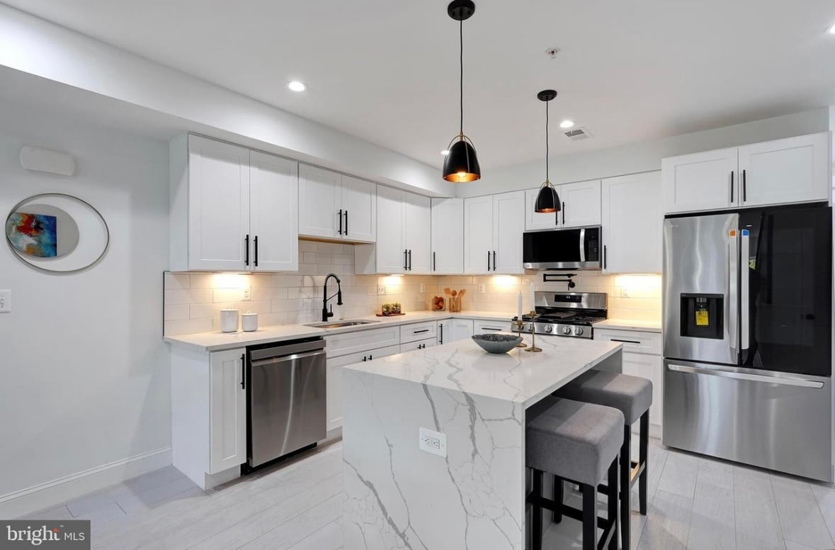 Building Photo - 638 Franklin St NE