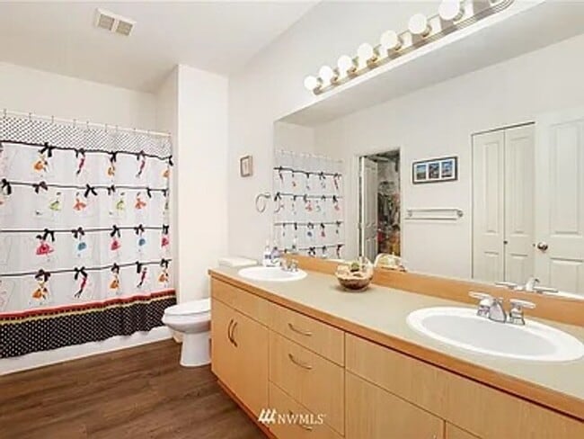 Building Photo - Sammamish 2 Bed 2 Bath