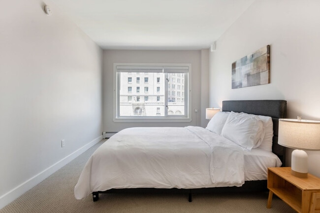 Building Photo - 899 Pine St