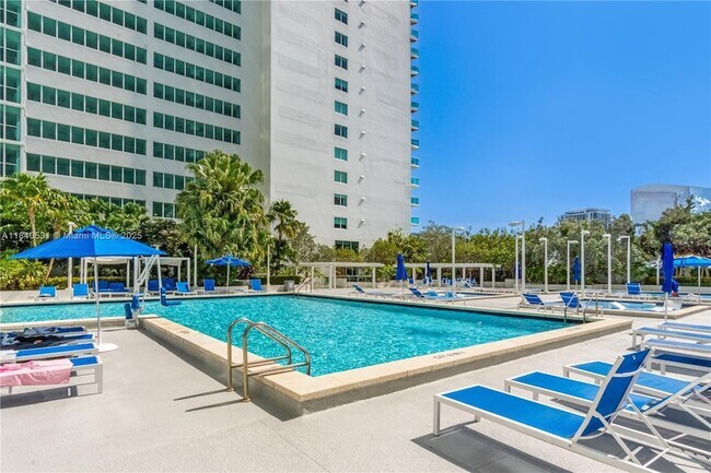 Building Photo - 1800 N Bayshore Dr