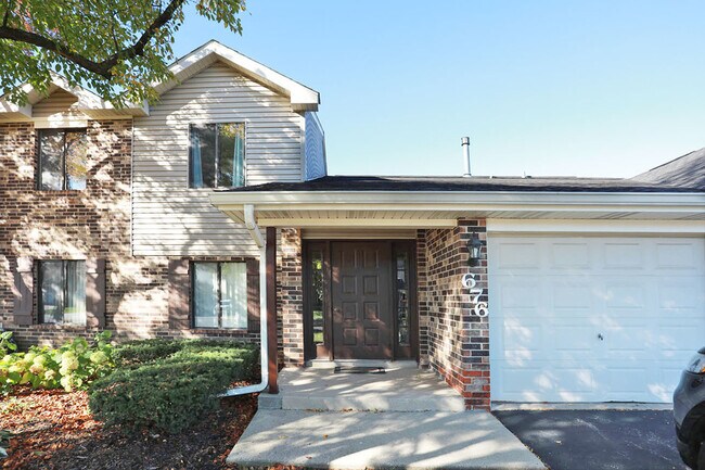 Building Photo - 676 Cross Creek Dr N
