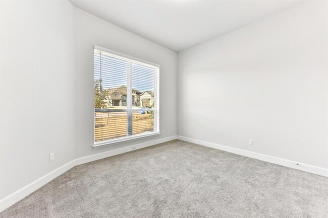 Building Photo - 163 Kellogg Ln