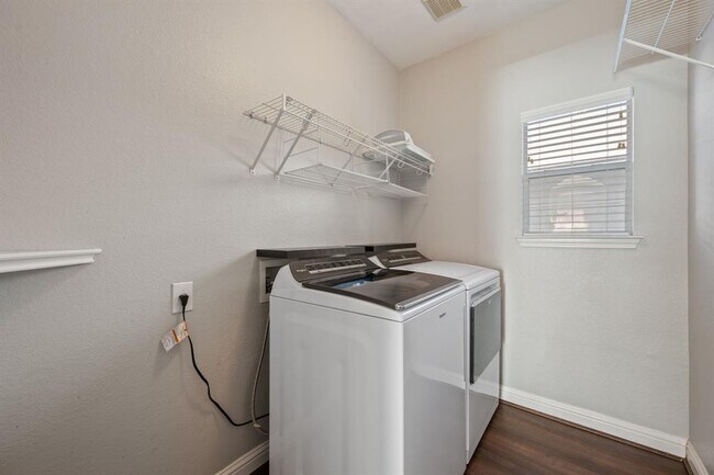 Building Photo - 11814 Bastrop St