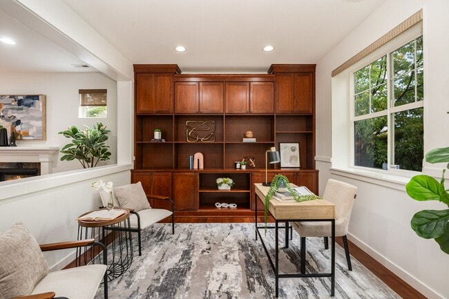 Building Photo - North East Facing 4 bed 3 bath ready for m...