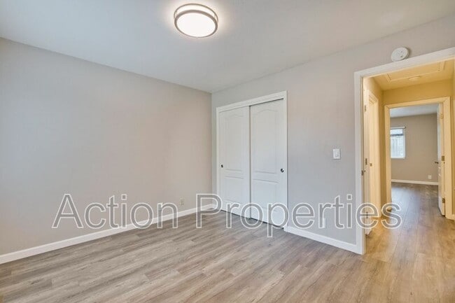 Building Photo - 854 Coolidge Ave