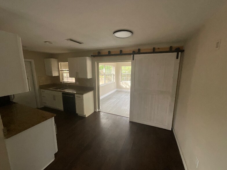 Building Photo - 11455 72nd Terrace N