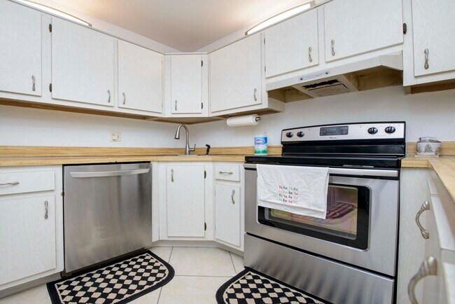 Building Photo - 3531 Pine Needle Dr