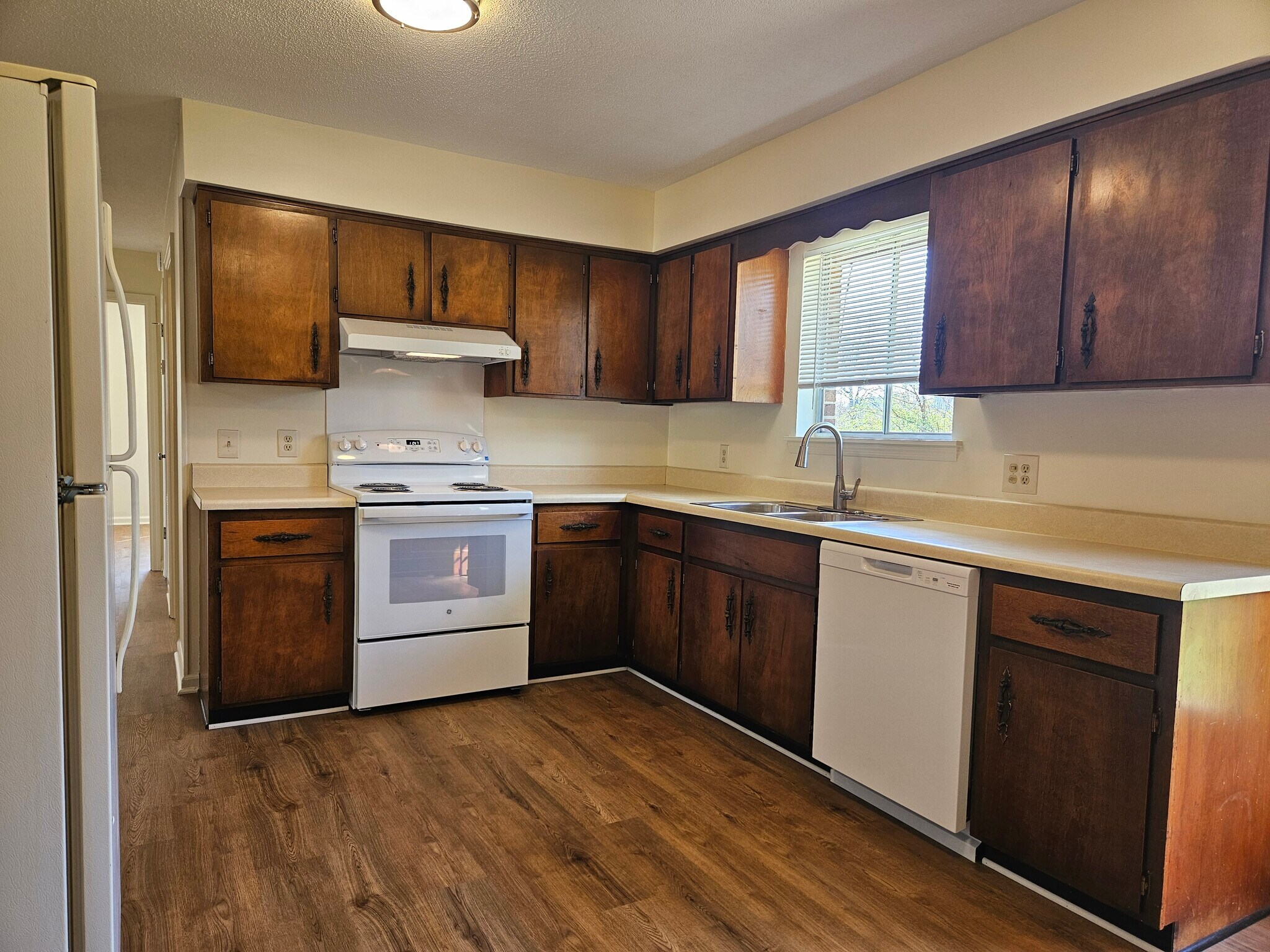 Kitchen - 3696 Bennett Rd