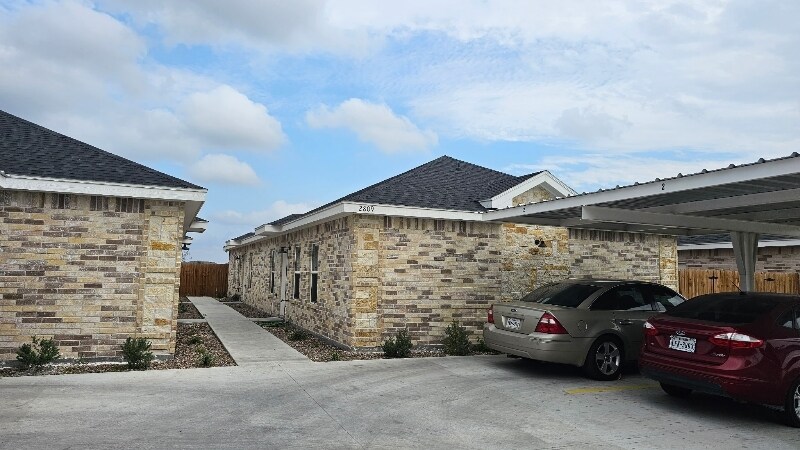 Building Photo - 2809 E Israel Ave