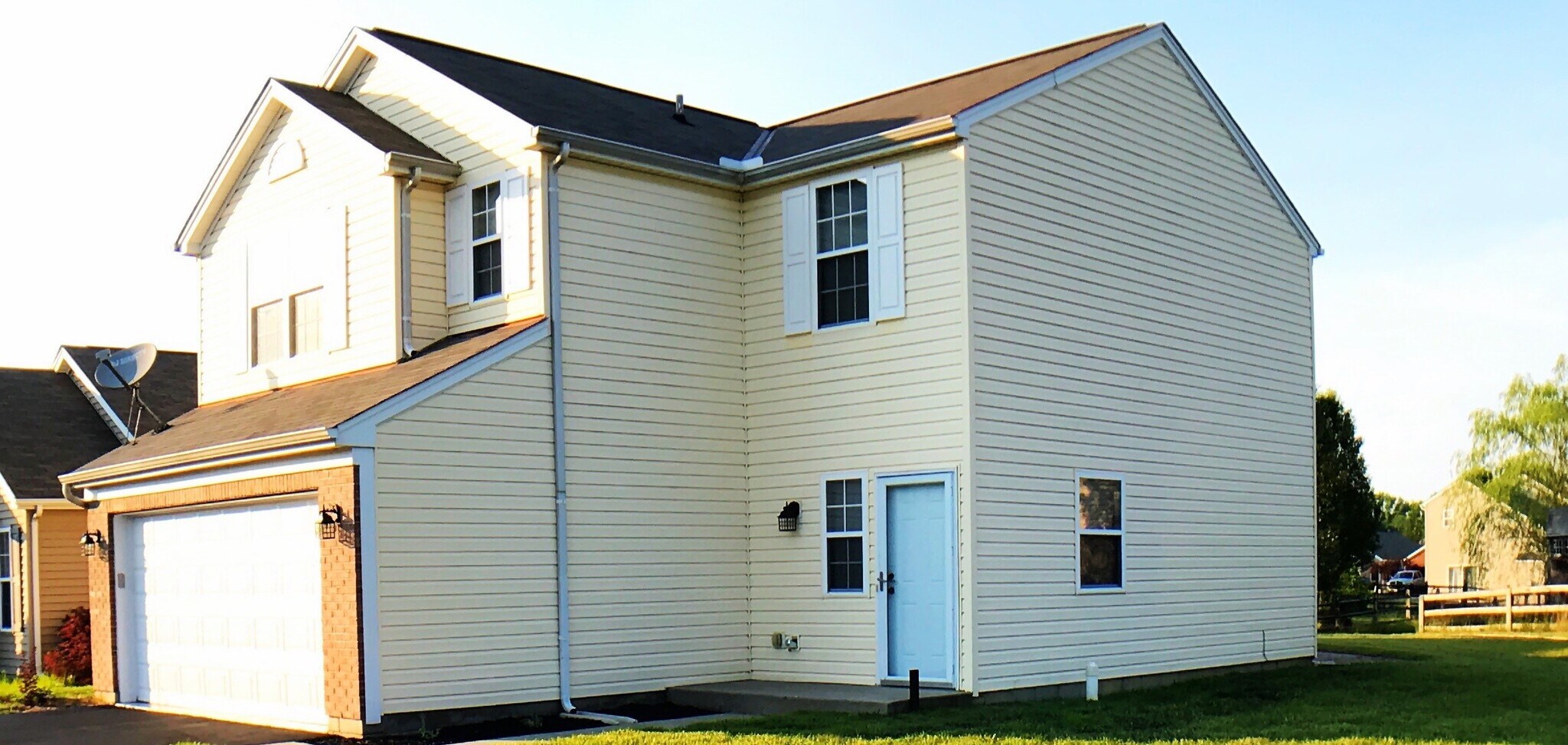 Completely renovated top to bottom 3 bed, 2 1/2 bath with garage and bonus room. - 3027 Abby Way